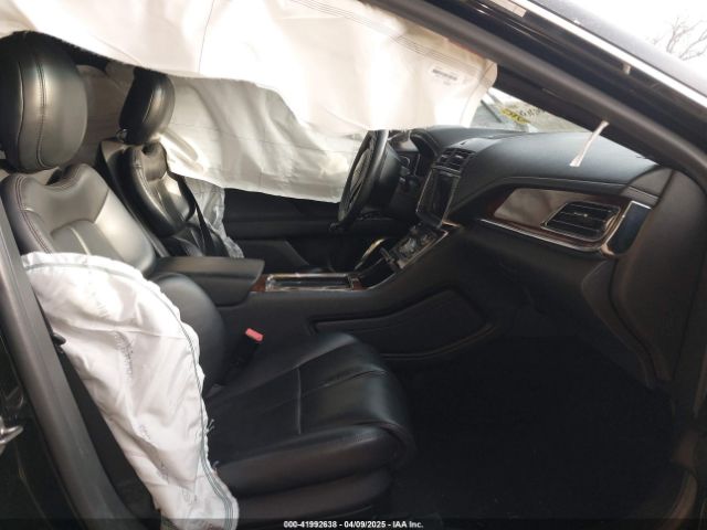 1LN6L9HK2H5607961 Lincoln Continental Livery