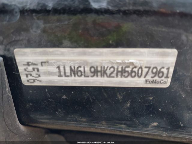 1LN6L9HK2H5607961 Lincoln Continental Livery