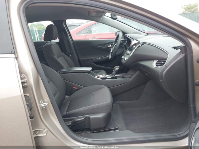 1G1ZD5ST0NF137355 Chevrolet Malibu Fwd Lt