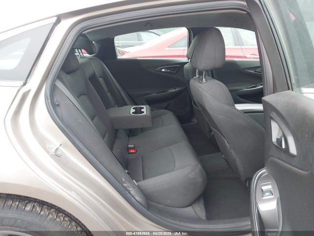 1G1ZD5ST0NF137355 Chevrolet Malibu Fwd Lt