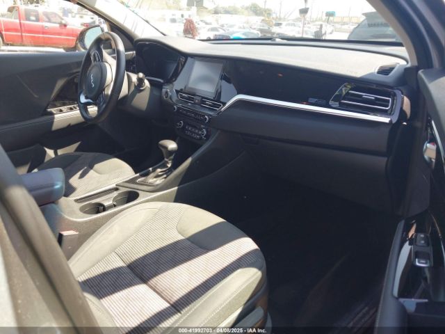 KNDCB3LC3N5548003 KIA Niro Lxs