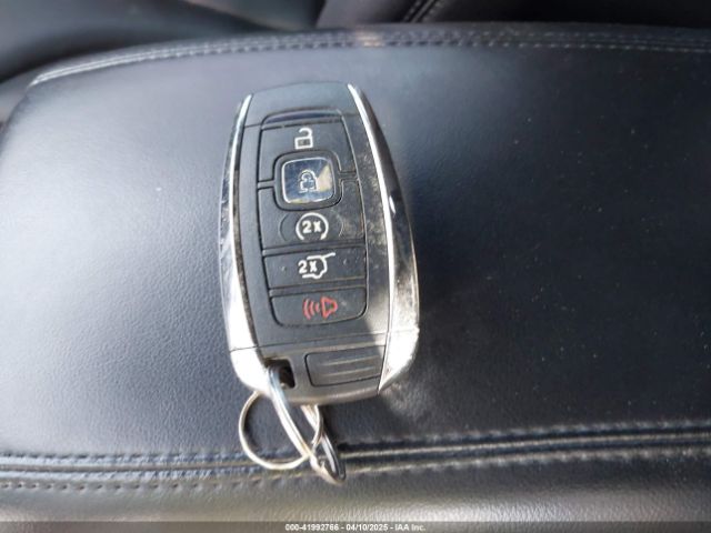 5LMCJ1C94KUL23207 Lincoln Mkc Standard