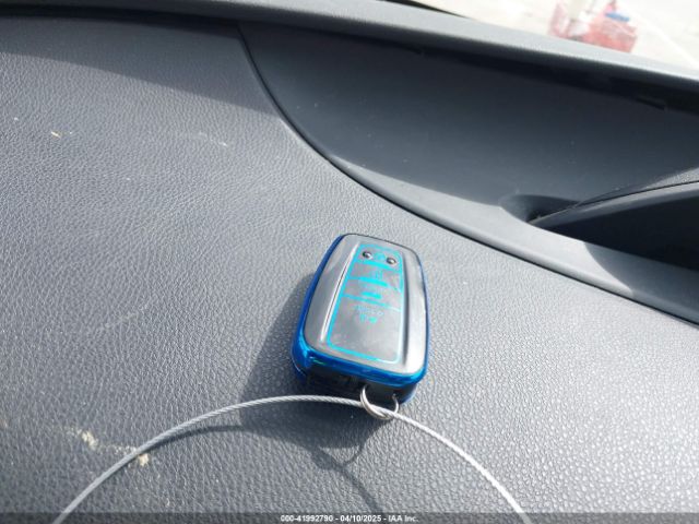 JTDL9MFU4M3027632 Toyota Prius Le Awd-e