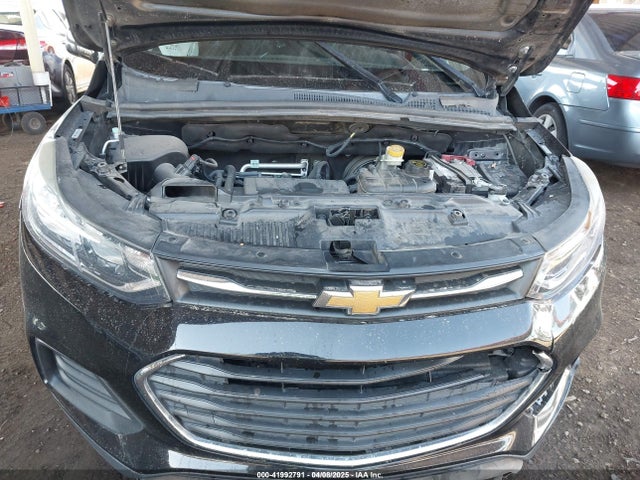 3GNCJKSB0JL334237 Chevrolet TRAX LS