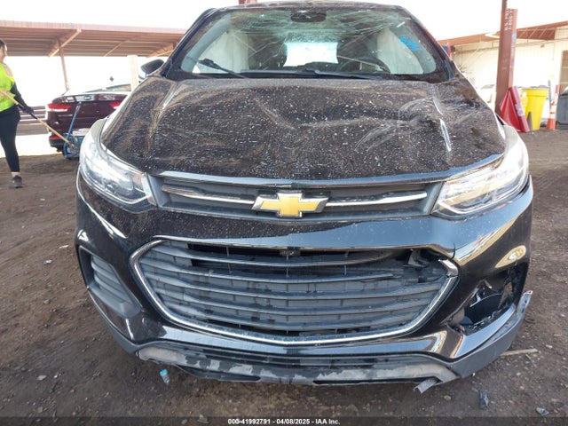 3GNCJKSB0JL334237 Chevrolet TRAX LS