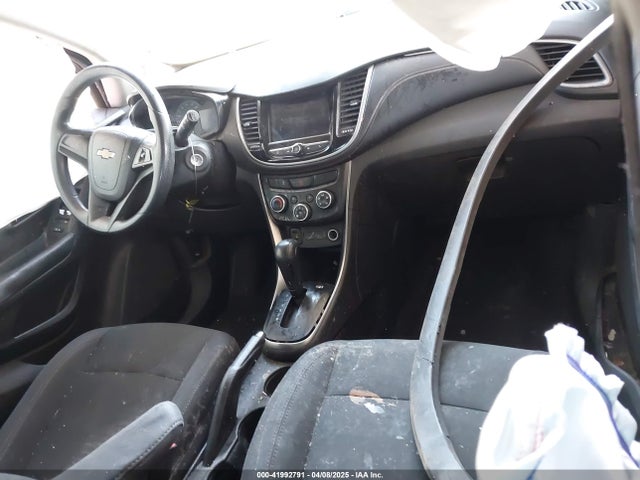 3GNCJKSB0JL334237 Chevrolet TRAX LS