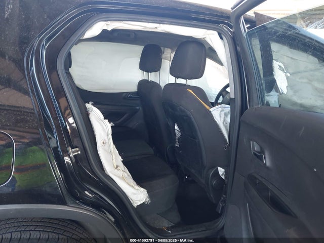 3GNCJKSB0JL334237 Chevrolet TRAX LS
