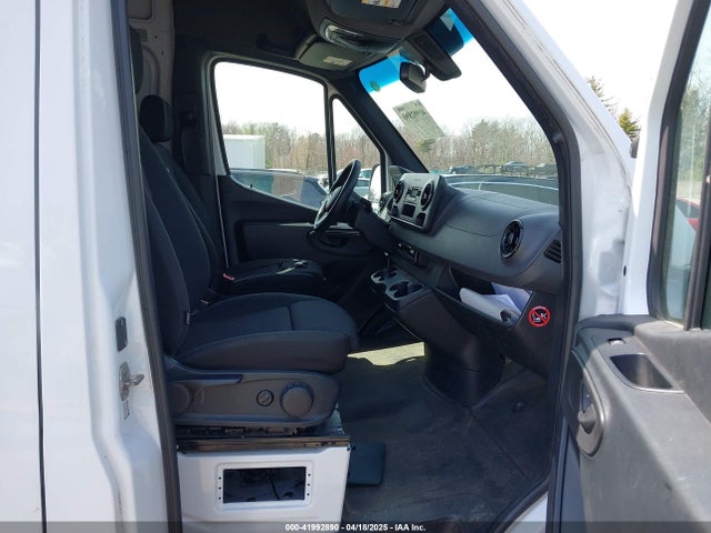 WD3PF0CD4KT003734 Mercedes-Benz Sprinter 2500 High Roof V6/standard Roof V6