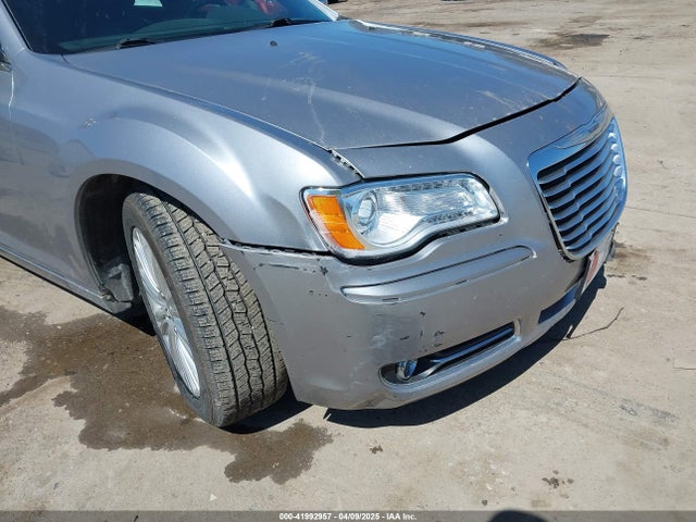 Chrysler 300c Awd 2014 2C3CCAKG6EH379114 Image 19