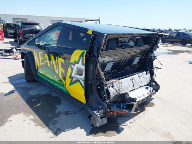 2025 TESLA CYBERTRUCK 7G2CEHED1SA060554 Photo 2