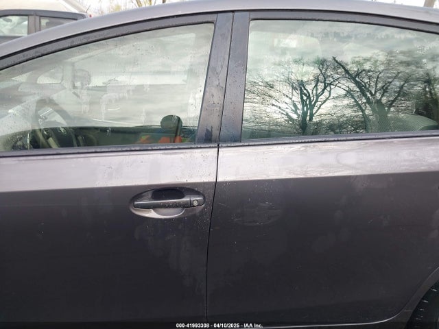 JTDZN3EU8FJ022093 Toyota Prius V Two