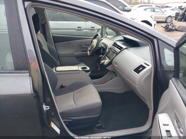 JTDZN3EU8FJ022093 Toyota Prius V Two