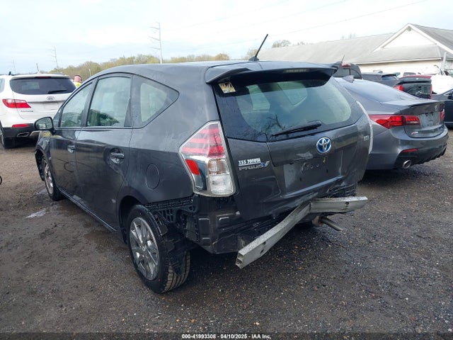 JTDZN3EU8FJ022093 Toyota Prius V Two
