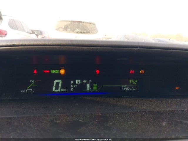 JTDZN3EU8FJ022093 Toyota Prius V Two