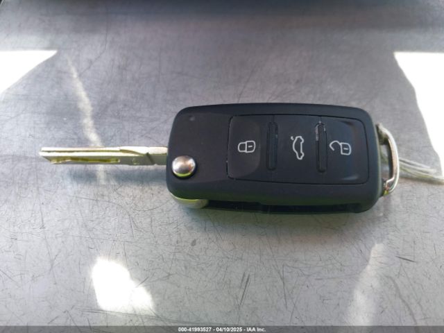 2018 VOLKSWAGEN BEETLE 3VWSD7AT1JM702354 Photo 10