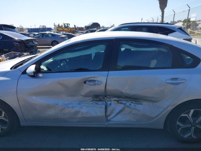 3KPF24AD0ME389801 KIA Forte Lxs