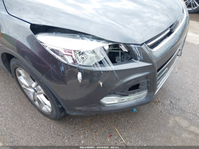1FMCU0J90FUA25086 Ford Escape Titanium