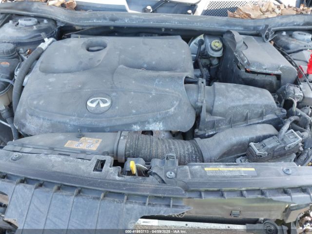SJKCH5CR7JA052747 Infiniti Qx30 Premium