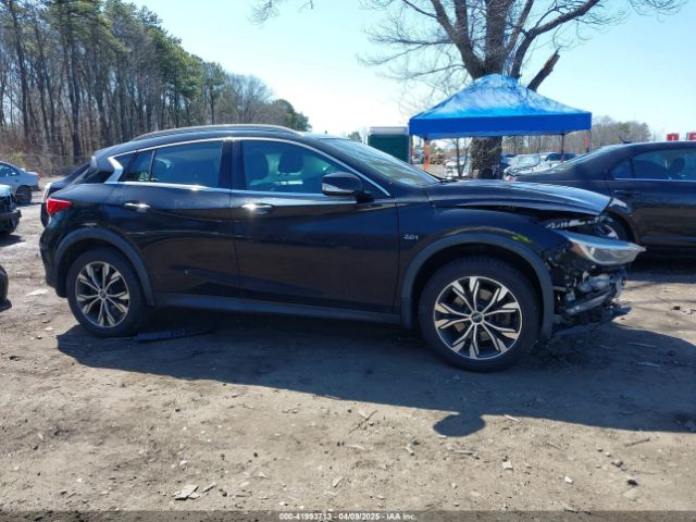 SJKCH5CR7JA052747 Infiniti Qx30 Premium
