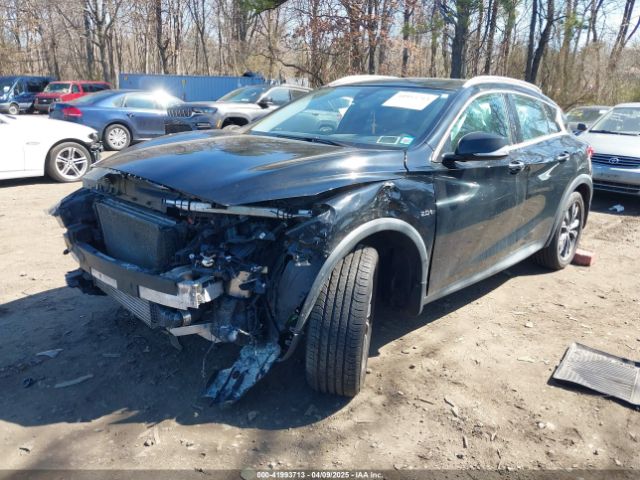 SJKCH5CR7JA052747 Infiniti Qx30 Premium