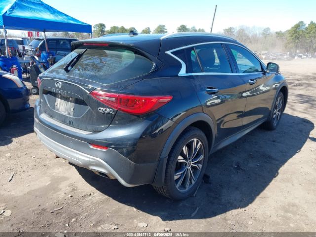 SJKCH5CR7JA052747 Infiniti Qx30 Premium