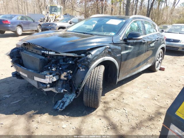 SJKCH5CR7JA052747 Infiniti Qx30 Premium