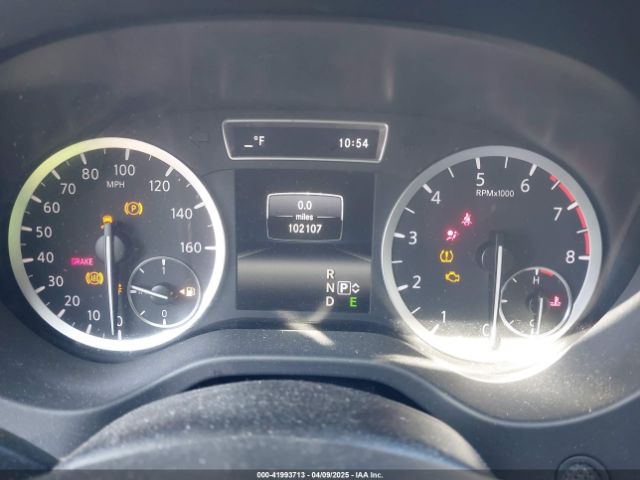 SJKCH5CR7JA052747 Infiniti Qx30 Premium