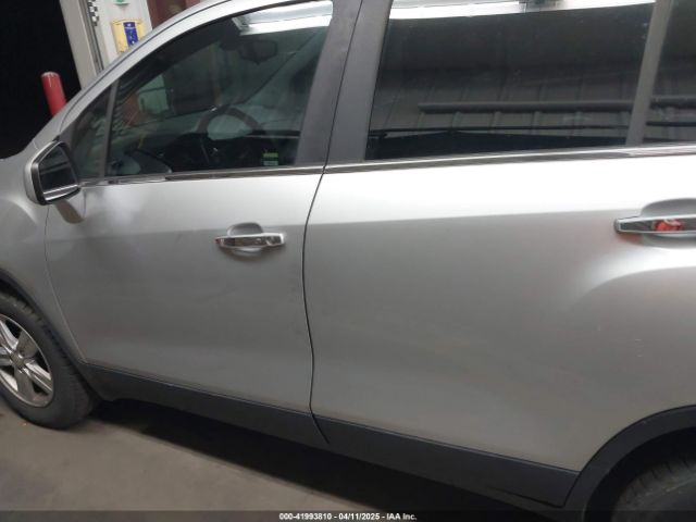 KL7CJLSB2JB546604 Chevrolet Trax Lt