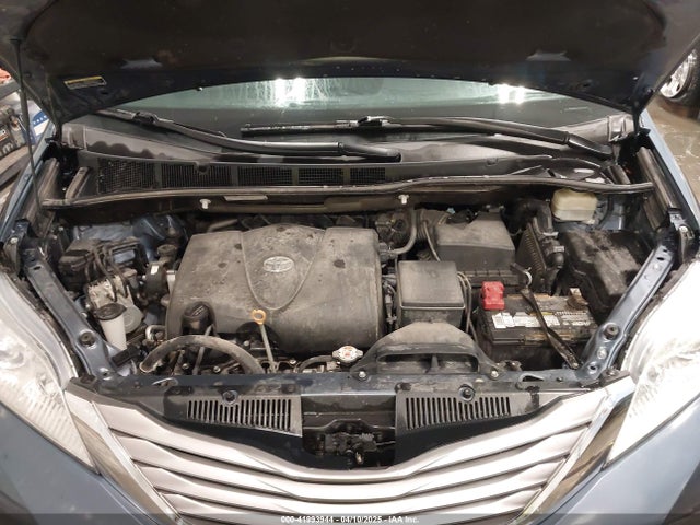 5TDYZ3DC1HS837895 Toyota Sienna Xle 8 Passenger