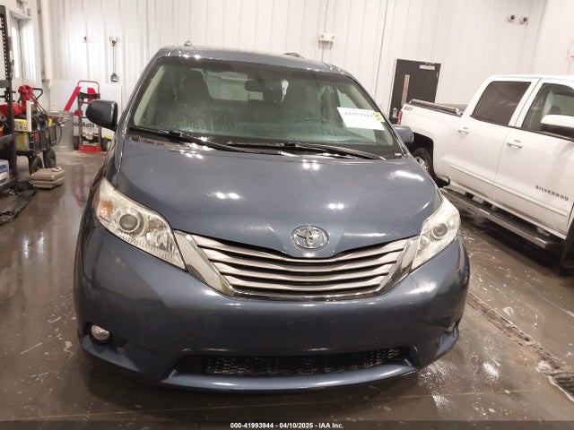 5TDYZ3DC1HS837895 Toyota Sienna Xle 8 Passenger