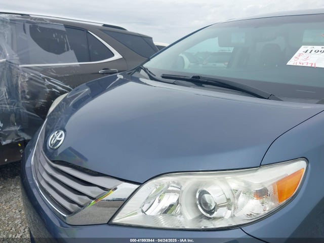 5TDYZ3DC1HS837895 Toyota Sienna Xle 8 Passenger