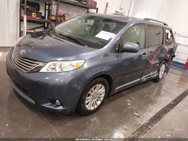 5TDYZ3DC1HS837895 Toyota Sienna Xle 8 Passenger