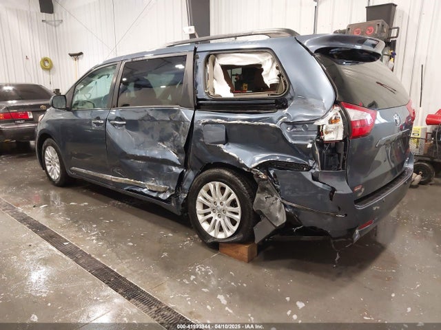 5TDYZ3DC1HS837895 Toyota Sienna Xle 8 Passenger