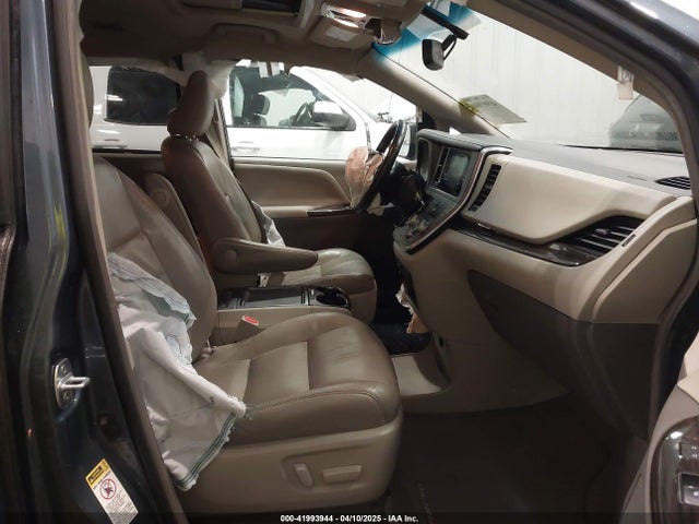 5TDYZ3DC1HS837895 Toyota Sienna Xle 8 Passenger