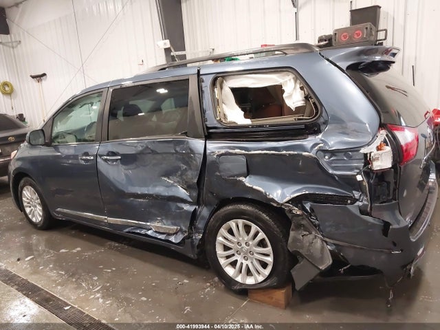 5TDYZ3DC1HS837895 Toyota Sienna Xle 8 Passenger