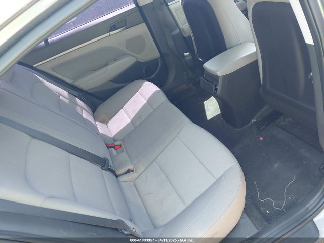 5NPD84LF6JH318582 Hyundai ELANTRA SEL