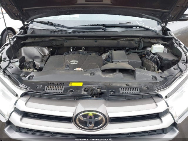 5TDBZRFH5KS979255 Toyota Highlander Le