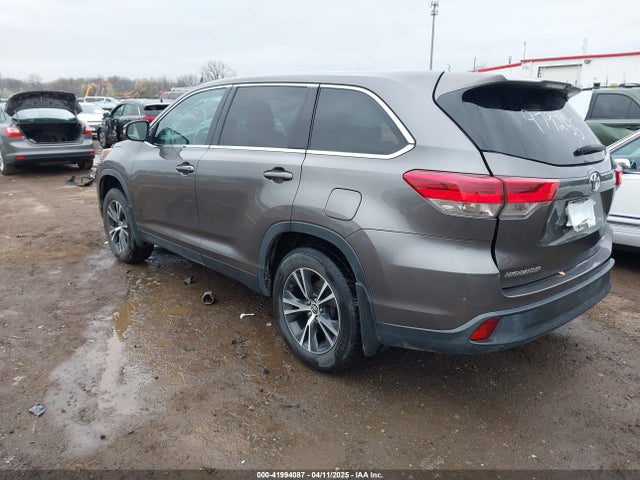 5TDBZRFH5KS979255 Toyota Highlander Le
