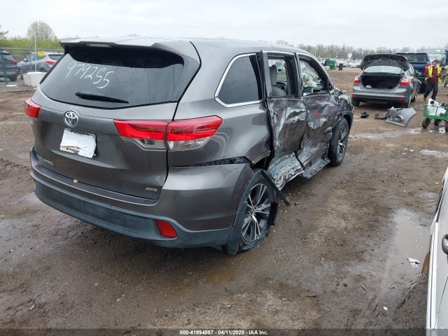 5TDBZRFH5KS979255 Toyota Highlander Le