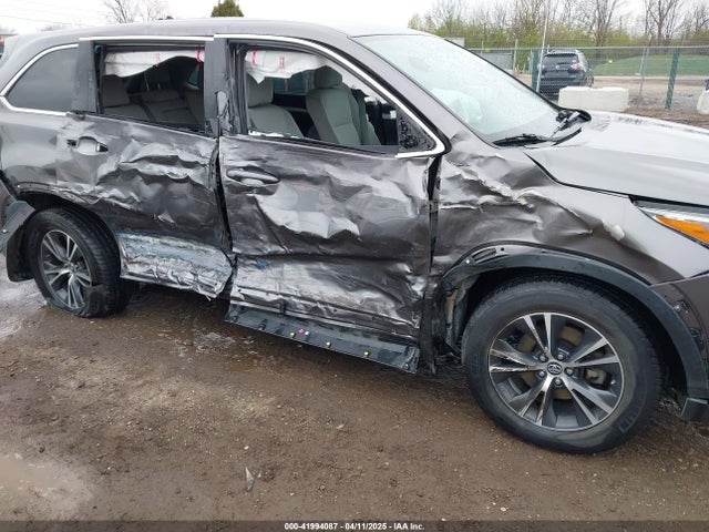 5TDBZRFH5KS979255 Toyota Highlander Le