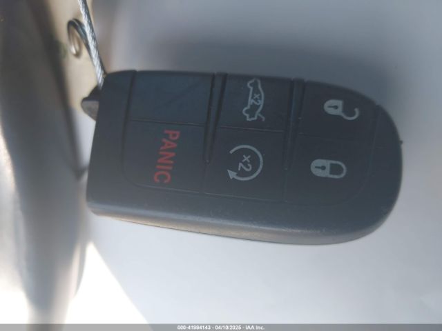 1C3CCCEG0FN553629 Chrysler 200 C