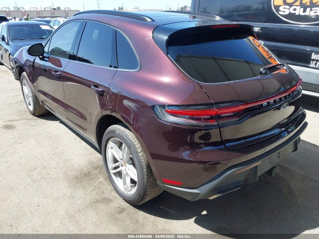 Porsche Macan T 2024 WP1AA2A55RLB10527 Image 3
