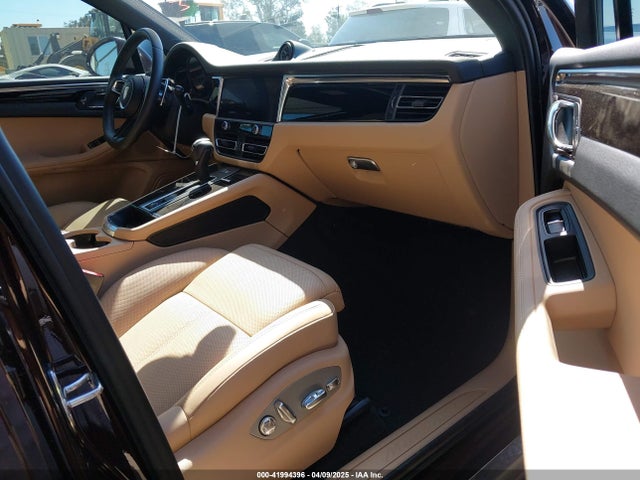 Porsche Macan T 2024 WP1AA2A55RLB10527 Image 5