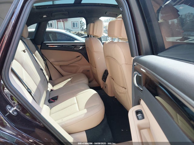 Porsche Macan T 2024 WP1AA2A55RLB10527 Image 8