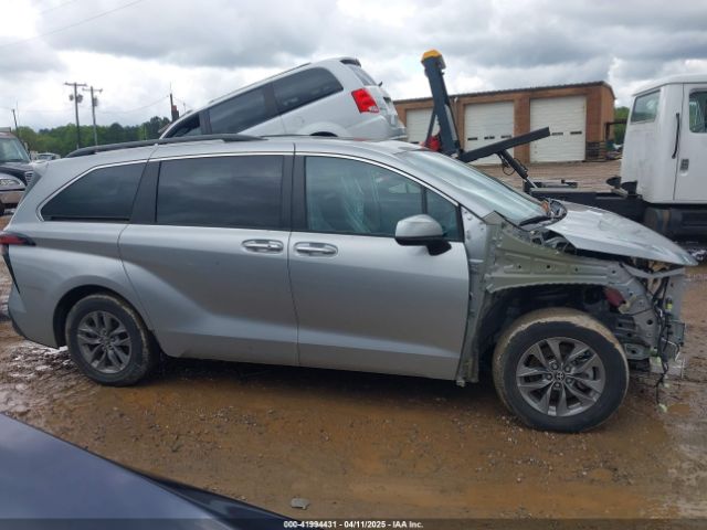 5TDYSKFC0NS049827 Toyota SIENNA XLE