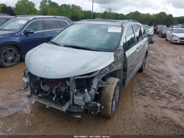 5TDYSKFC0NS049827 Toyota SIENNA XLE