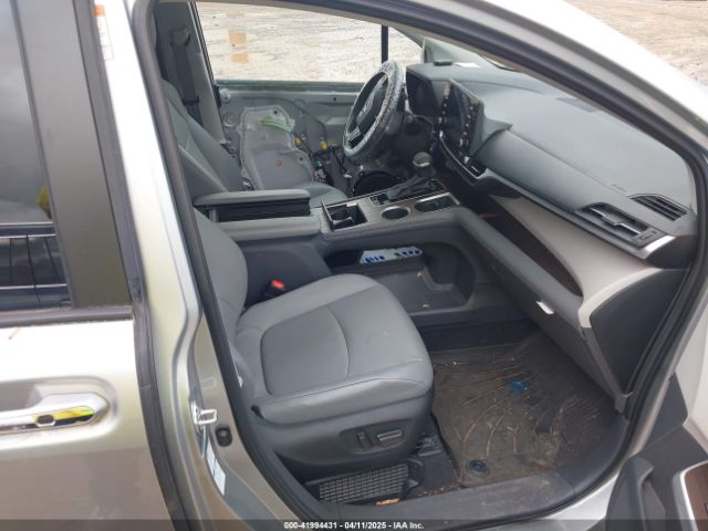 5TDYSKFC0NS049827 Toyota SIENNA XLE