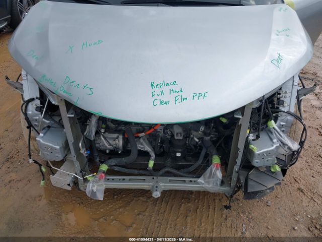 5TDYSKFC0NS049827 Toyota SIENNA XLE