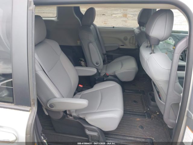 5TDYSKFC0NS049827 Toyota SIENNA XLE
