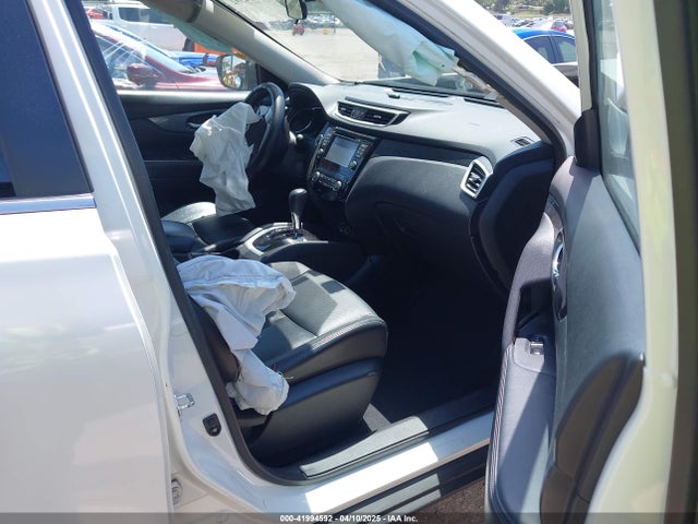 5N1AT2MV3FC766613 Nissan Rogue Sl